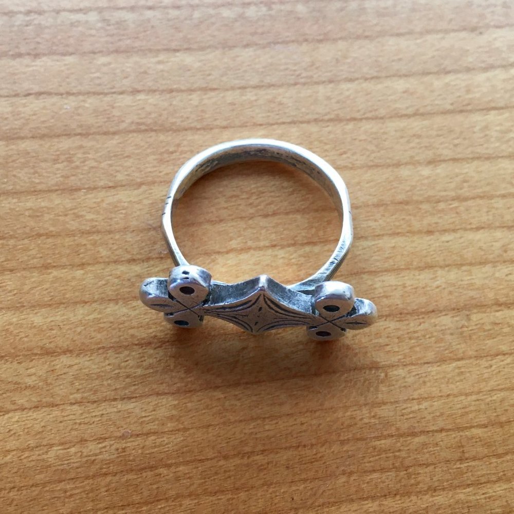 Authentic Vintage Tuareg Shaped Silver Ring - Picture 4 of 4